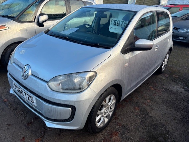 2017 VOLKSWAGEN UP 1.0 PETROL 5 DOOR HATCH IN SILVER.